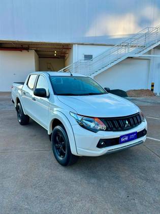 MITSUBISHI L200 TRITON 2.4 16V TURBO DIESEL GL CD 4X4 MANUAL MITSUBISHI L200 TRITON 2.4 16V TURBO DIESEL GL CD 4X4 MANUAL